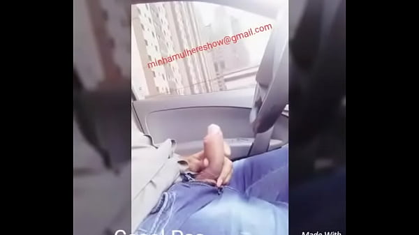 Se masturbando em publico no carro - Casal Pss 