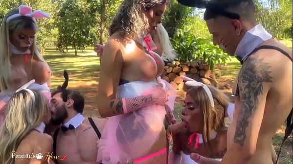 Grande Orgia De Pascoa, Varias Trans Gostosas E Gulosas Fodendo Muito Dois Rapazes Do Pau Grande. thumbnail