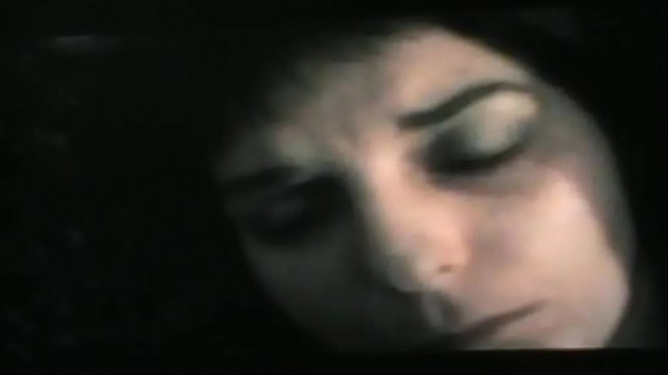 Sandrine Attend Patiemment Son &eacute;jac Faciale thumbnail