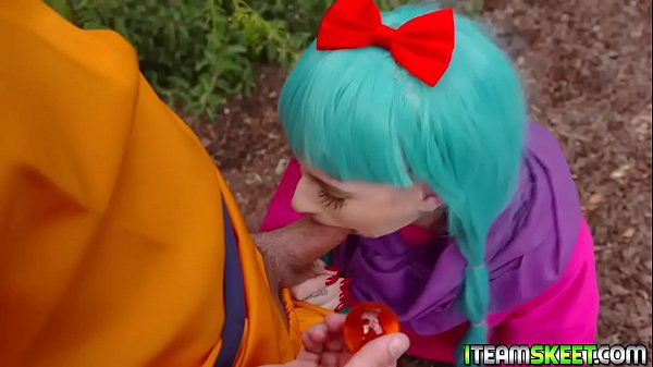 Cock hungry cosplayer_Jessie Saint sucking thesutds big cock