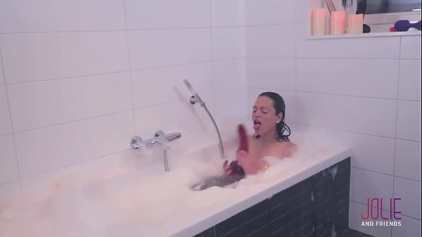 Transcumz - Camilla Jolie In Hot Bath thumbnail