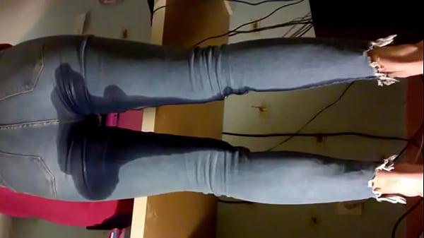 Emma_pissing_and working in_tight jeans