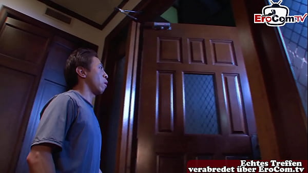 Play MP4 - kleine devote japanische teen beim creampie gangbang im hotel