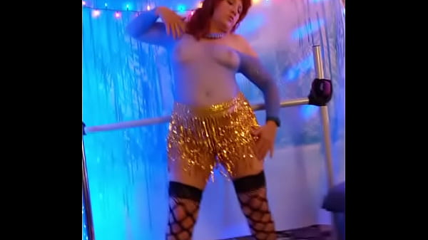 Nonton Hotwife Steffi Mardi Gras Pussy Dance thumbnail