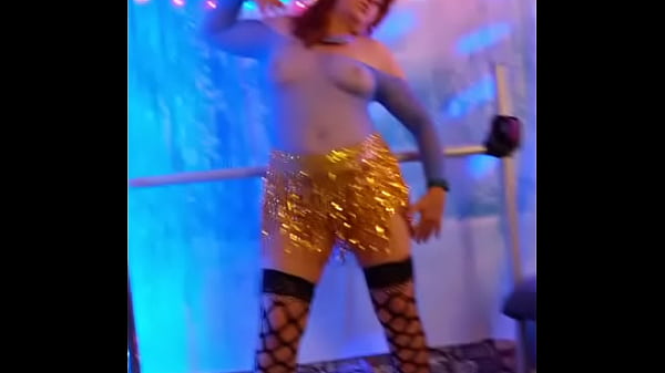 Hotwife Steffi_mardi gras pussy dance