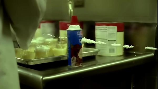 Safada cabeluda canta muito 