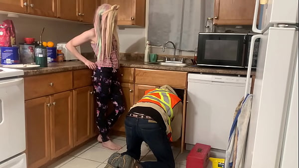 Plumber takesteen virginity_before prom teaches her_how to fuck