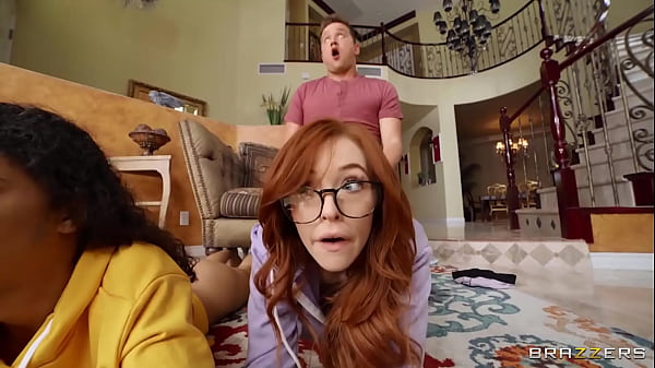 Gamer Girl Threesome Action 