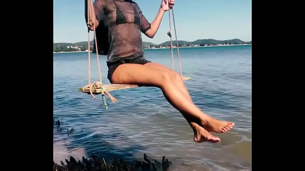 Tropical vibes and swing fun by the beach aqu&iacute; tienes los hashtags juntos para que puedas copiarlos f&aacute; 