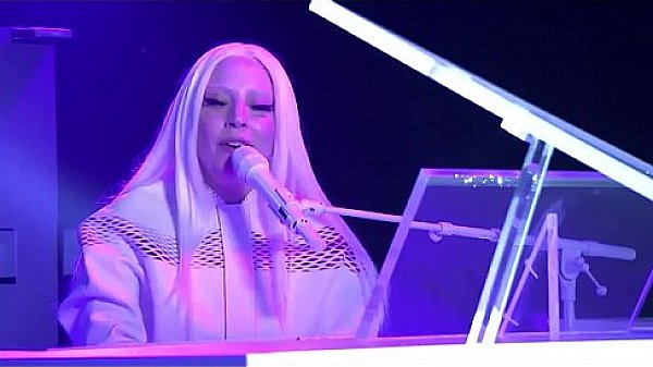 Lady Gaga - ARTPOP (Live on The Tonight Show) 