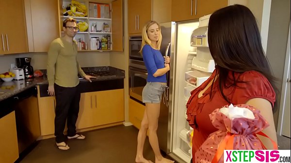 Nonton Young Step Daughter Keeps Seducing Her Hung Step Daddy thumbnail