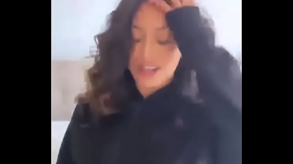 Nonton Sexy Model thumbnail