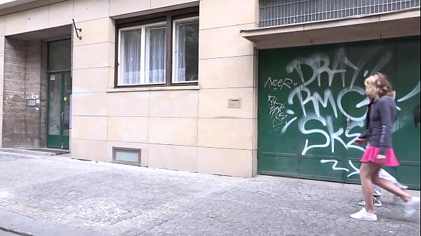 Nonton Elissen Forces Her Bf To Watch A Strange Black Guy Fucking All Her Holes And Then To Eat His Cum That Landed On Her Pussy thumbnail