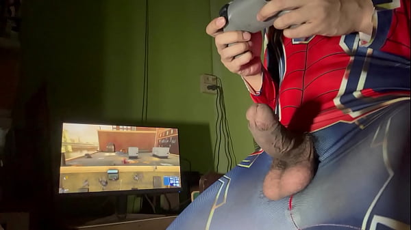 Play MP4 - Spiderman playing his game&period;
