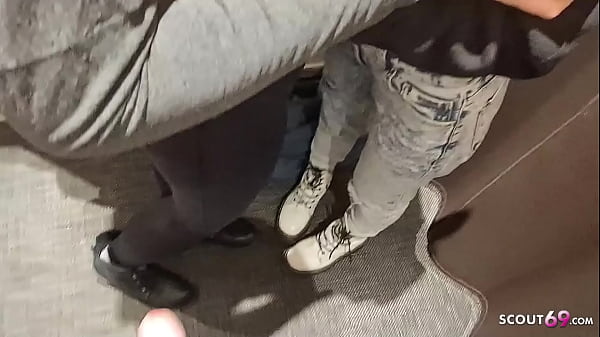 Play MP4 - Skandal Dreier mit Lia Louise und Freudin - Echter Dreier in Umkleidekabine