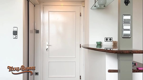 Nonton Busty Blonde Vera Jarw Arrives Johnny Sins House To Take Out Her Tits! thumbnail