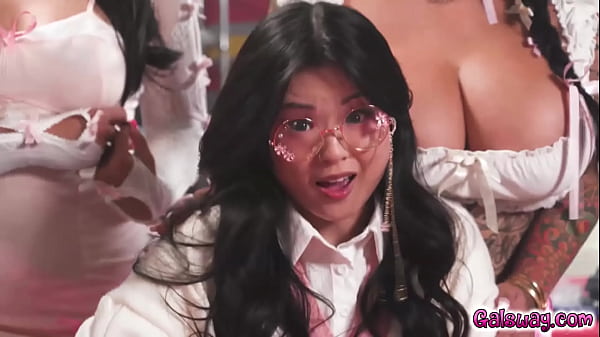 Lulu Chus new_beautiful Asian_girls friends are delighted withwhat Lulu suggests themto do