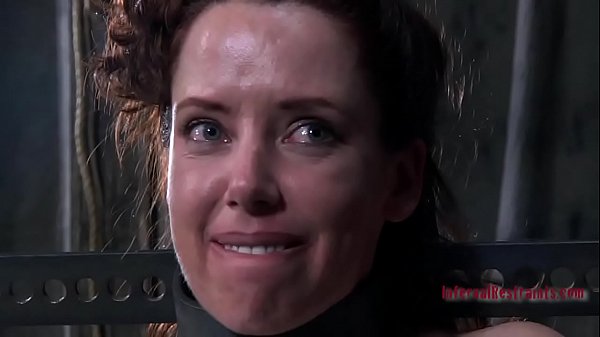 Nonton Brunette Girl Is Posing Naked In Front Of The Camera thumbnail