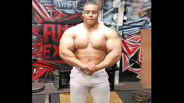 Beefymuscle.com - Mindblowing Muscle Bull Flexing thumbnail