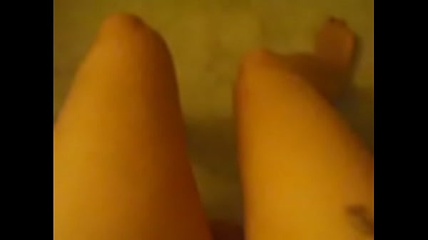 Ella se_toca y se graba