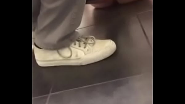 Play MP4 - FLAGRA BANHEIRO P&Uacute;BLICO 2