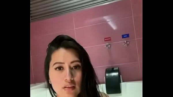 Nonton Chupando Pene Crazypilar thumbnail