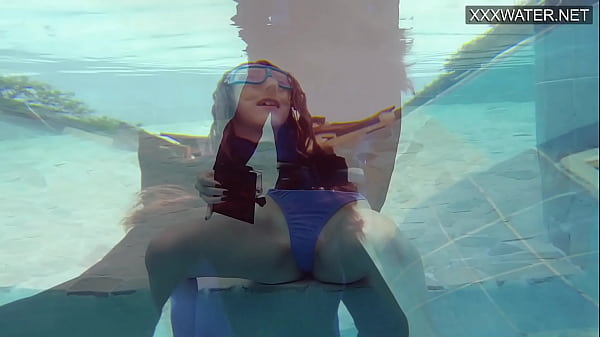 Hot underwater pool masturbation of Emi Serene