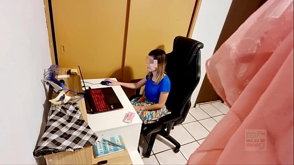 Play MP4 - C&aacute;mara esp&iacute;a el cuarto de mi sobrina&comma; tan chiquita y puta se masturba a diario