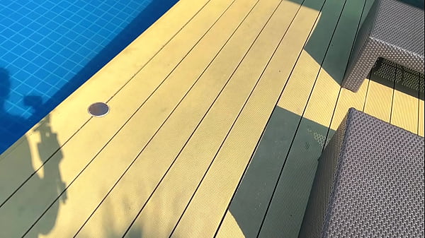 Nonton We Just Met At The Swimming Pool thumbnail