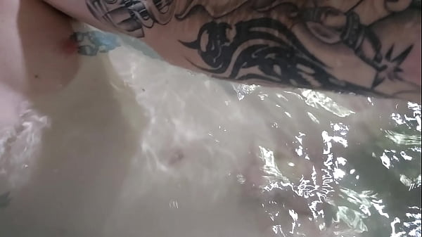 Nonton Amateur Cock Playing In The Jet Tube thumbnail