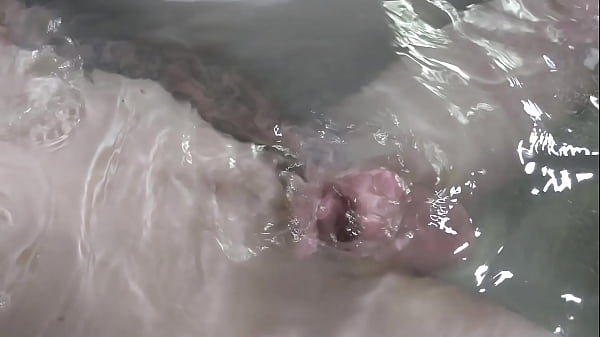 Play MP4 - Rubbing and playing with myself in the jet tub