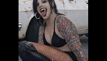 Nonton Trisha Cant Hold A Load thumbnail