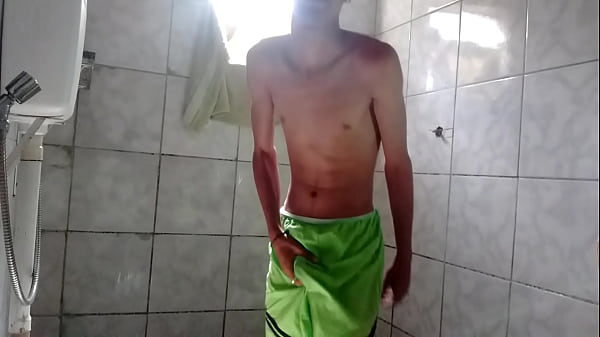 Youtuber banho de short 