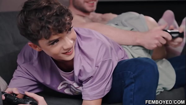 Adorable gamer femboy Sam Ledger scores with his horny boyfriend 