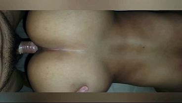 Cogeme pronto porque mi hijo va a llegar del colegio madre soltera dando el culo por ayuda economica cogiendo a una mam&aacute; soltera 