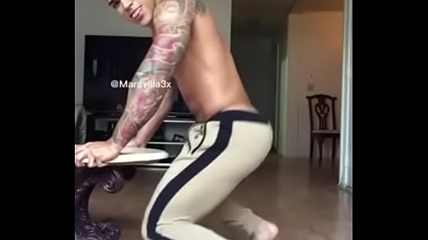 Play MP4 - Homem rebolando gostoso