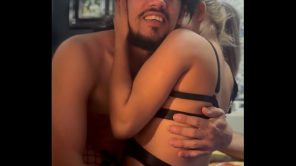 Mi Vecina Viene A Visitarme Cuando Su Esposo No Est&aacute; Casa 