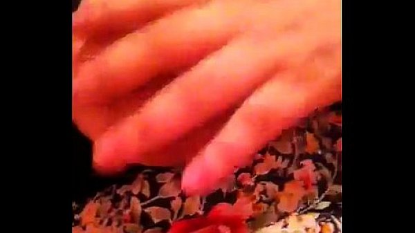 mi rica tetona toc&aacute;ndose 