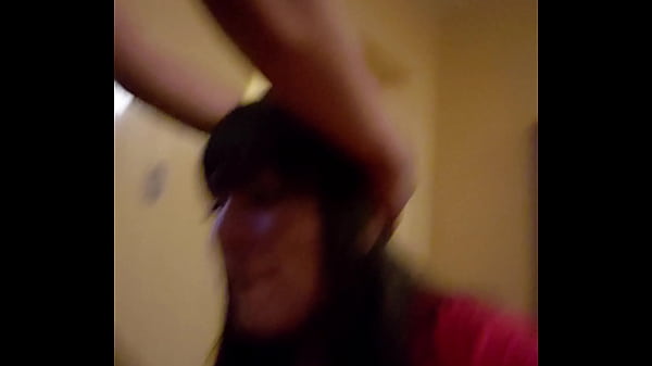 Play MP4 - Travesti con el mec&aacute;nico hetero