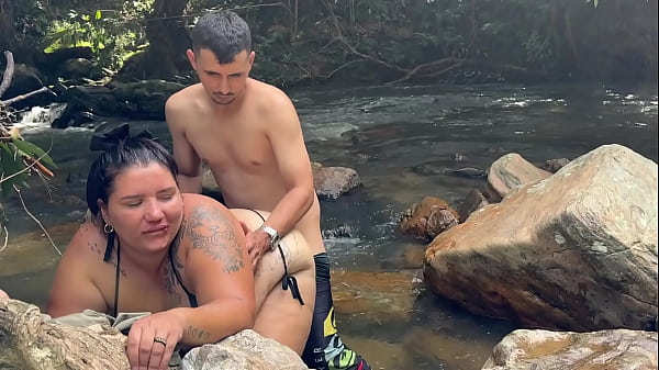 Play MP4 - sexo de riesgo en el rio increible follada