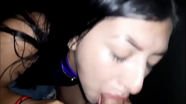 LINDA FLAQUITA ESTABA SOLITA EN EL SUPER_LA INVITO A COMER ALGO YDESPUESELLA SEME LO TRAGA sexo en publico