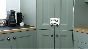 Nonton Trying Kitchen Utensils In My Pussy thumbnail