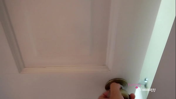 Nonton Mi Profesor Me Encuentra En Los Ba&ntilde;os Y Me Baja Mis Pantis Por No Llegar A Tiempo A Mis Clases - Me Salto Sus Clases Y El Profesor Me Coge Por No Cumplir Las Tareas thumbnail