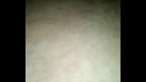 Je m'enfonce une bouteille dans le cul et j'adore ! 