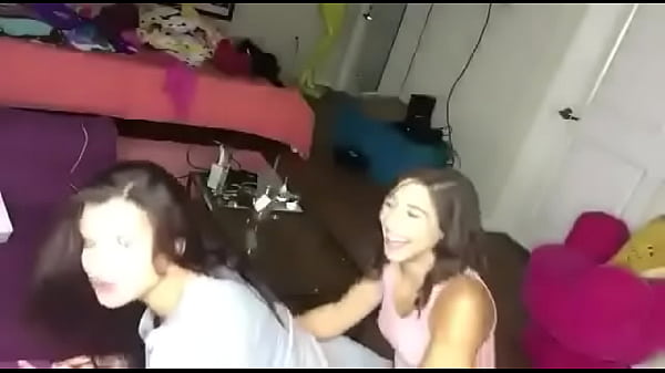 Mujeres ricas se desnudan