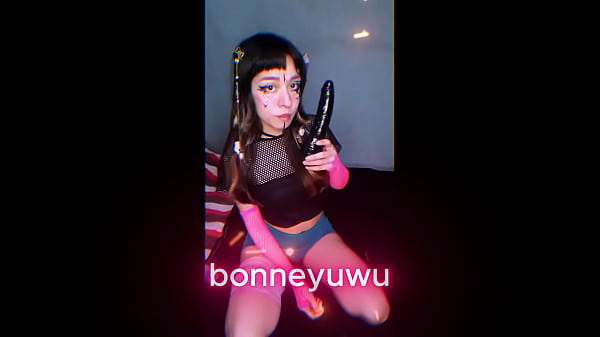 Bonneyuwu 15 35 puta medieval jugando sola chiquita 