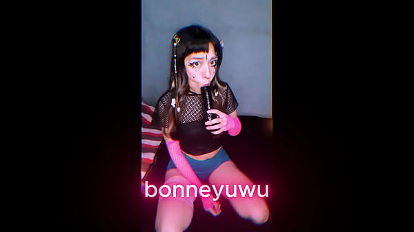 Bonneyuwu 15 35 puta medieval jugando sola chiquita 
