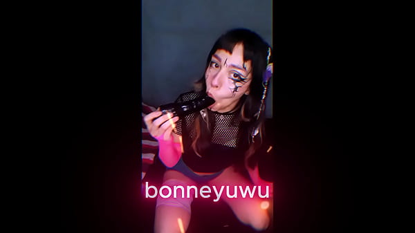 Bonneyuwu 15 35 puta medieval jugando sola chiquita 