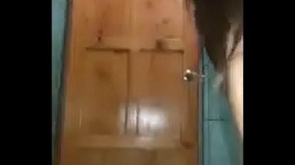 bailando rico a escondidas_en mi baño