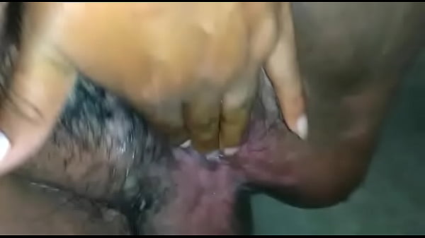 Play MP4 - Nuevamente la gordita madura me manda otro v&iacute;deo donde se acaricia rico&comma; gime y se viene a chorros